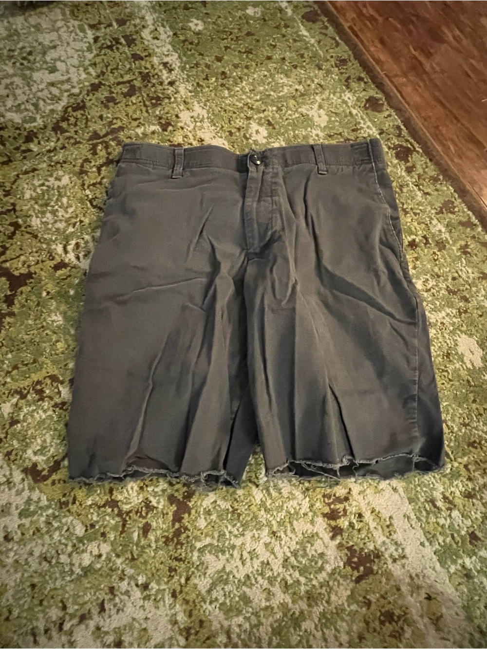 Men's Casual Dark Gray Cut-Off Shorts wrangler 32/30